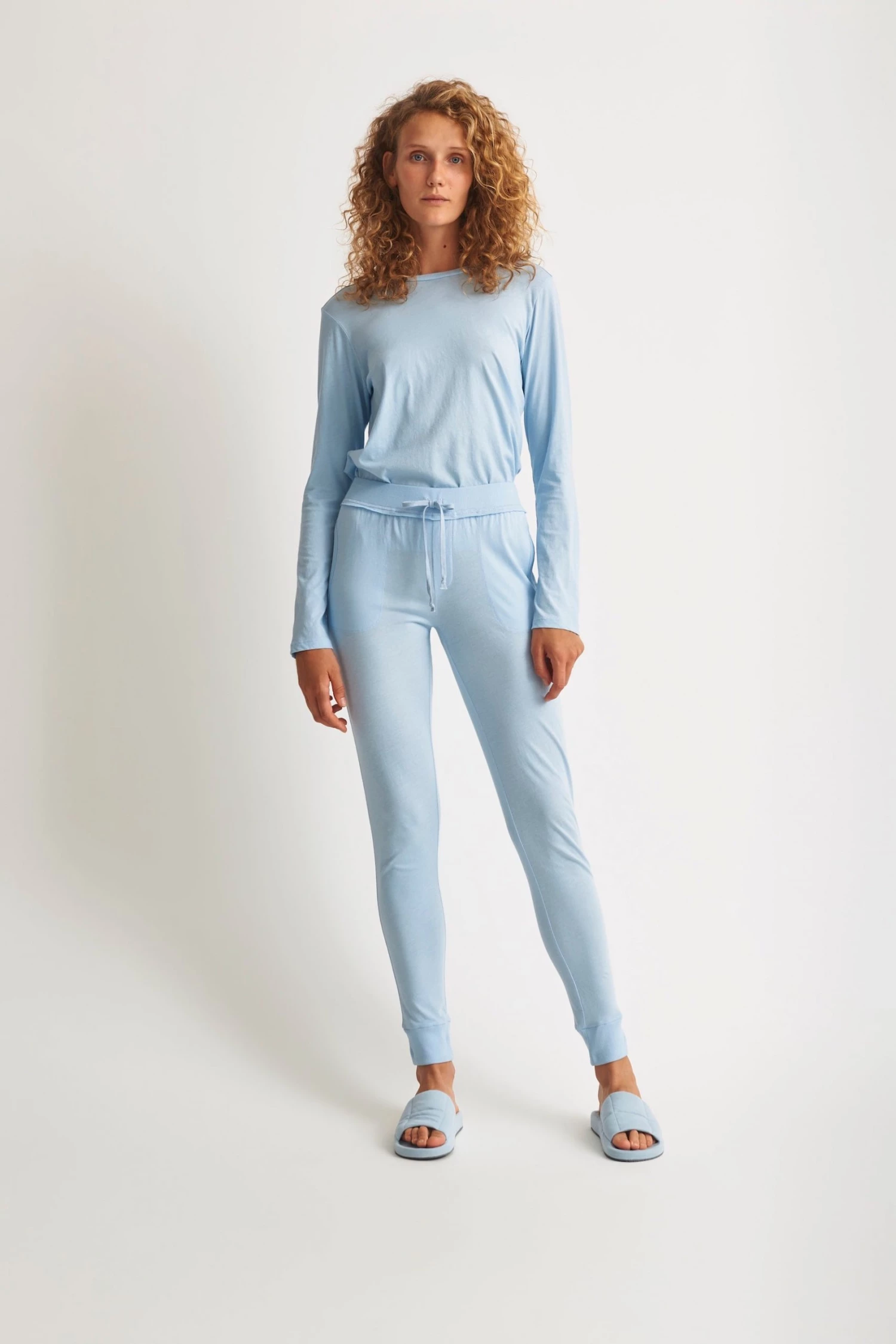 OSS Essentials Skinny Pant 10 OSS Essentials Skinny Pant